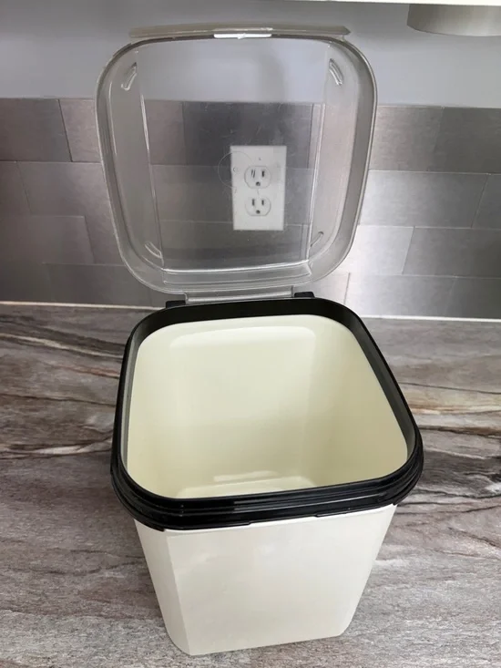 Tupperware Square Modular Mate with Flip Top lid - Picture 2 of 5